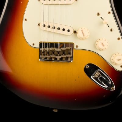 Fender Custom Shop 1961 Stratocaster Hardtail Journeyman Relic 3-Tone Sunburst image 5