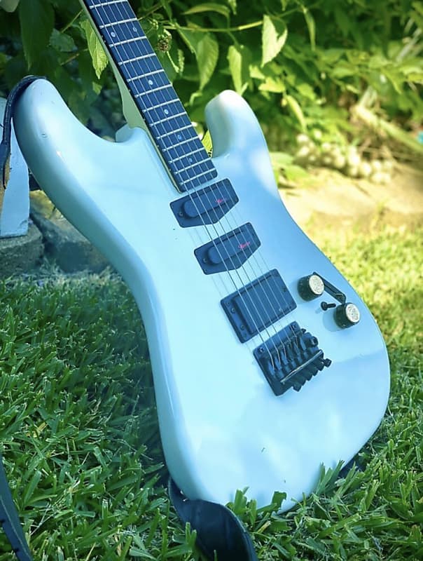 Morris Hurricane Susie 80s White Vintage Japan Rare