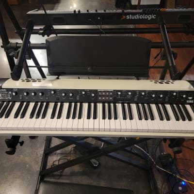 Korg SV2-73SP Stage Vintage Digital Piano with Speakers 2019 - Present - Creme with White / Black Keys
