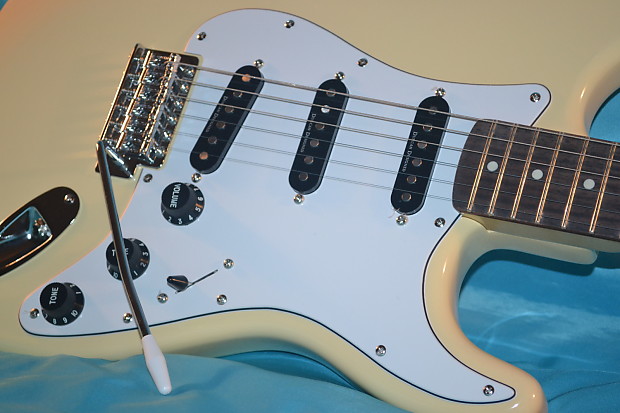 Squier Vintage Modified Stratocaster '70s, Duncan Designed