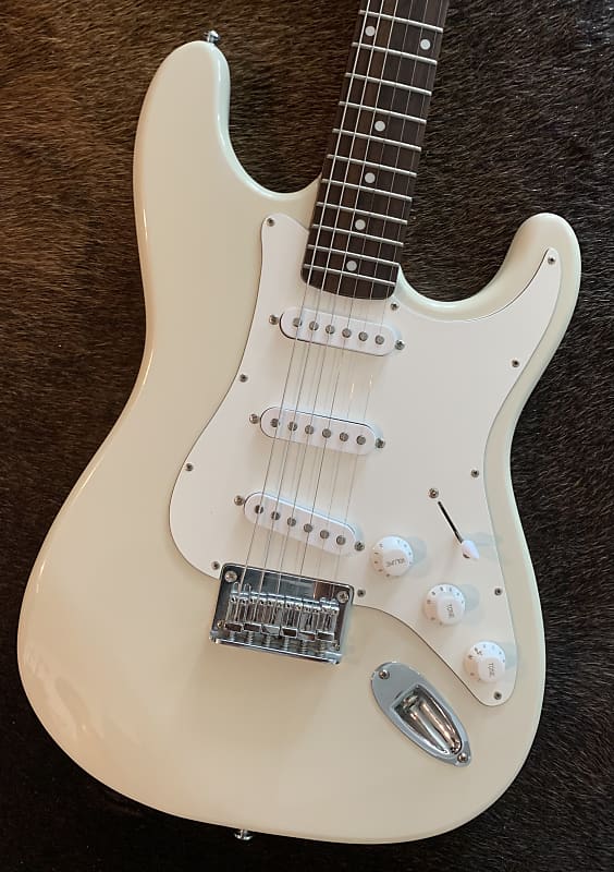 Squier Stratocaster ホワイト Fender Squier Short Scale 24-Inch Strat Pack - Olympic White