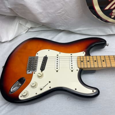 Fender Standard Stratocaster Guitar with humbucker in bridge position 1996 - 3-Color Sunburst / Maple fingerboard image 2