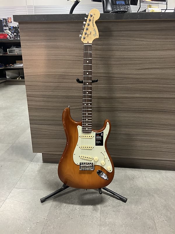 Fender American Performer Stratocaster | Reverb Canada