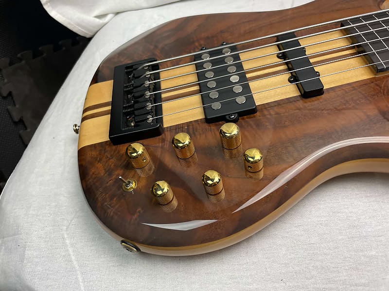 Carvin LB76F LB-76F Fretless 6-string Bass with Piezo + Case | Reverb