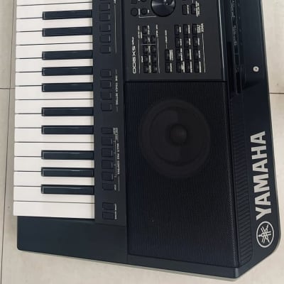 Yamaha PSR-SX900 61-Key Arranger Workstation Used in mint condition
