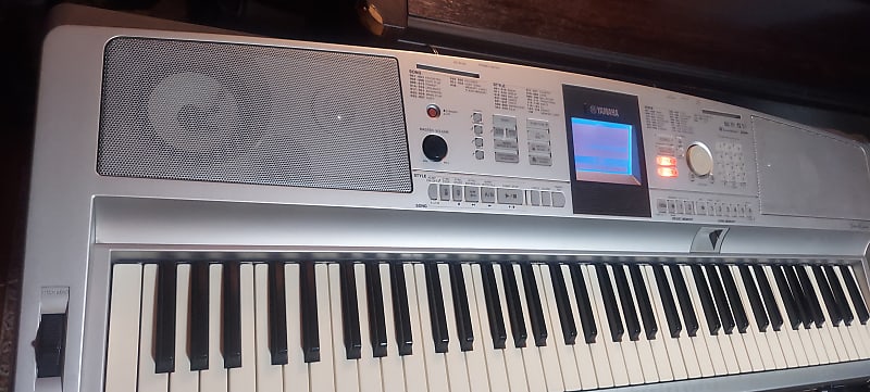 Yamaha Portable Grand DGX-305 76 key digital piano - Silver | Reverb