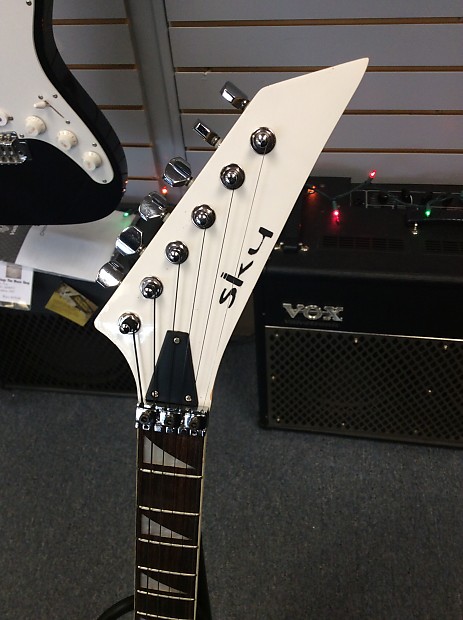 Sky flying store v guitar
