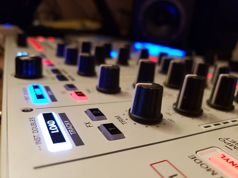 THE GORGEOUS LIMITED-EDITION PIONEER DDJ-SX W SERATO DJ