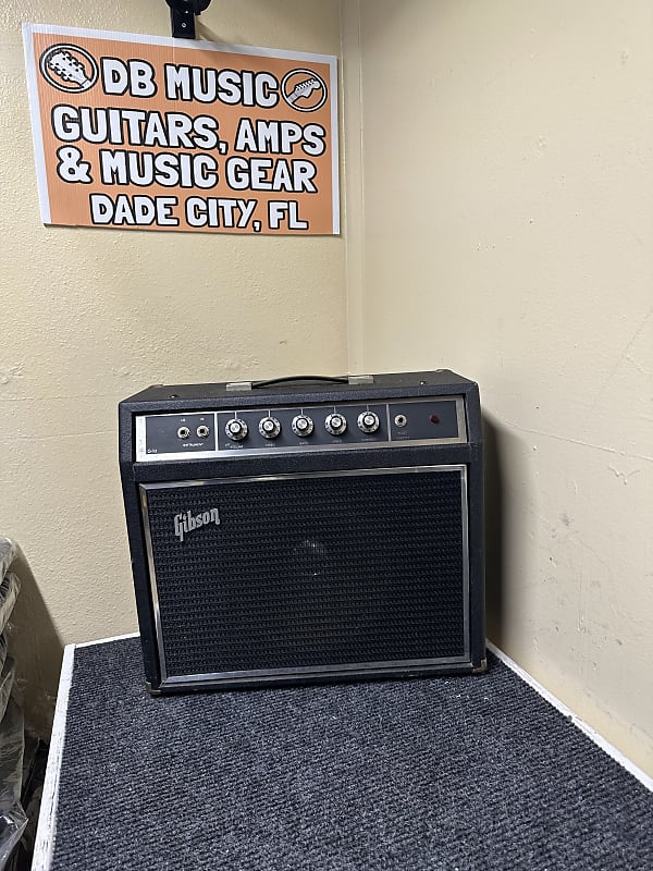 Gibson G10 w/ Tremolo Reverb