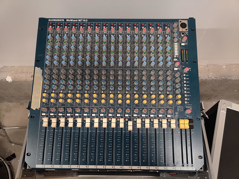 Allen & Heath MixWizard WZ3 162 WITH road ready 14u rack Reverb
