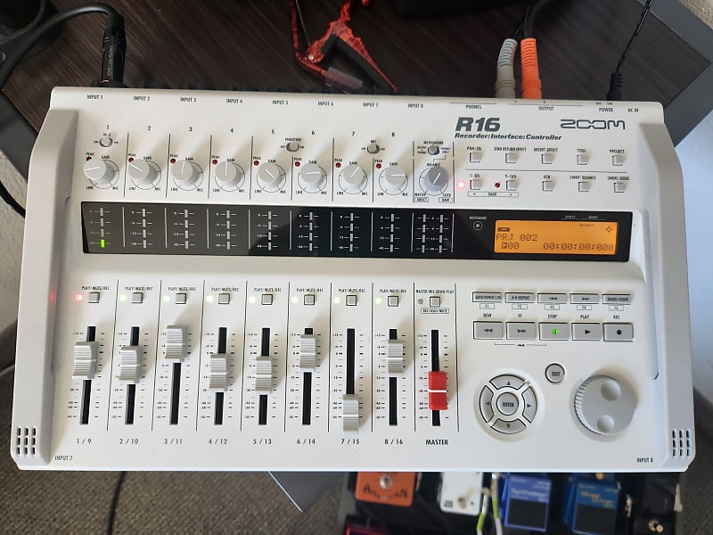 Zoom R16 オーディオインターフェース R16 Multitrack Recorder | ZOOM