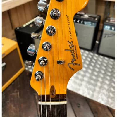 Immagine Fender American Professional II Stratocaster HSS, Rosewood Fingerboard, 3-Color Sunburst - 11