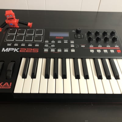 Akai MPK225 2014 - Present - Black