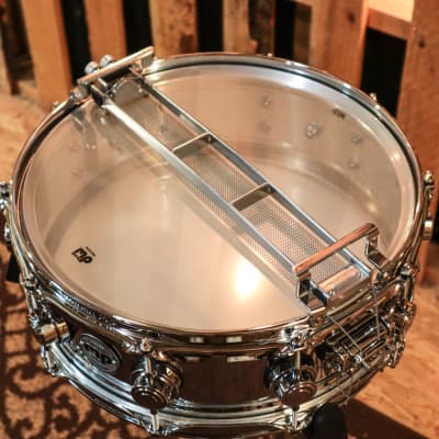 DW Collector's True-Sonic Chrome Over Brass 5x14 Snare Drum - DRVC0514SAC image 6