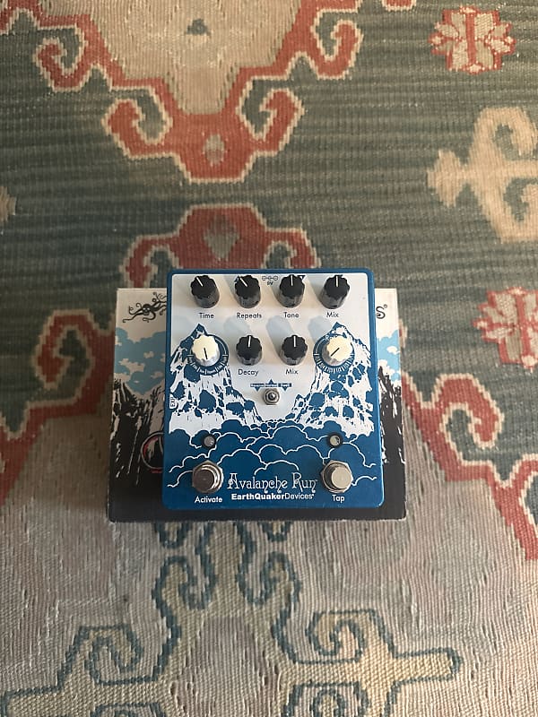 EarthQuaker Devices Avalanche Run Stereo Reverb & Delay with Tap Tempo V2