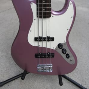 Squier Affinity Jazz Bass 2010s Metallic pink/purple | Reverb
