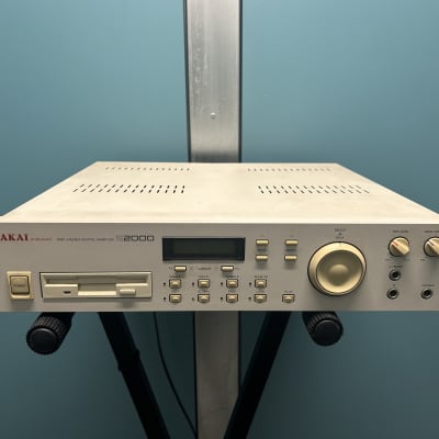 Akai S2000 MIDI Stereo Digital Sampler 1995 - White