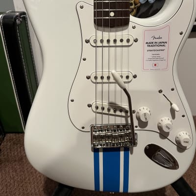 Fender MIJ Traditional II '60s Stratocaster 2023 - Present - Olympic White with Blue Competition Stripe image 2