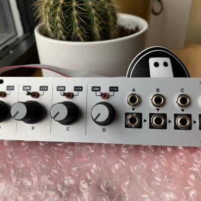 Intellijel Quadratt 1U Attenuverter Eurorack Module | Reverb