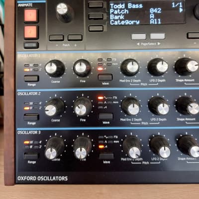 Novation Peak + stand image 2