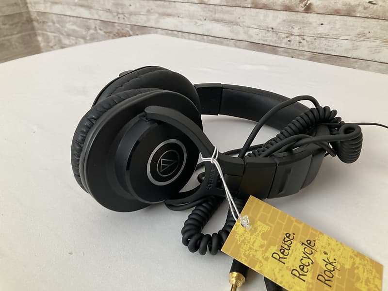 Used Audio-Technica ATH M40x  			