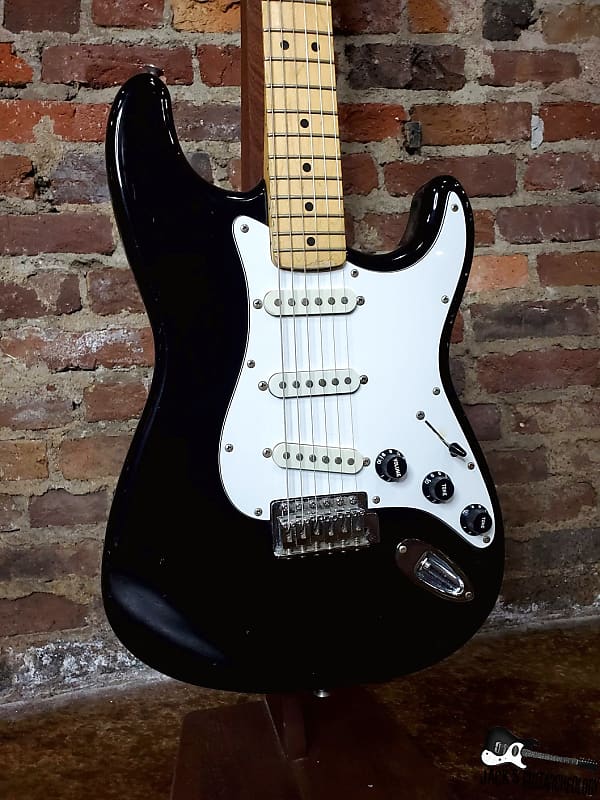ギター Squier standard Stratocaster Squier Standard Stratocaster - What To Know & Where To Buy
