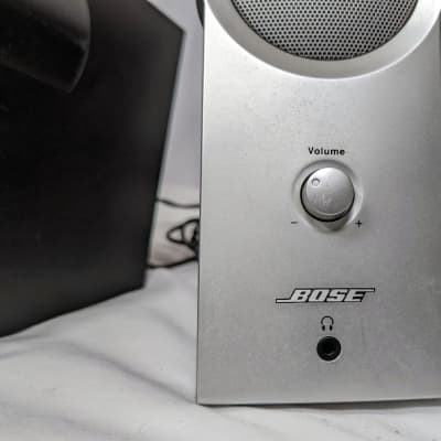 Bose Companion 2 Multimedia Speaker System - 2.1 Channel Computer Speakers image 4