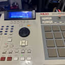 Akai MPC2000XL with Floppy Drive, FX, 8 Outs, Max Ram & New LCD Screen
