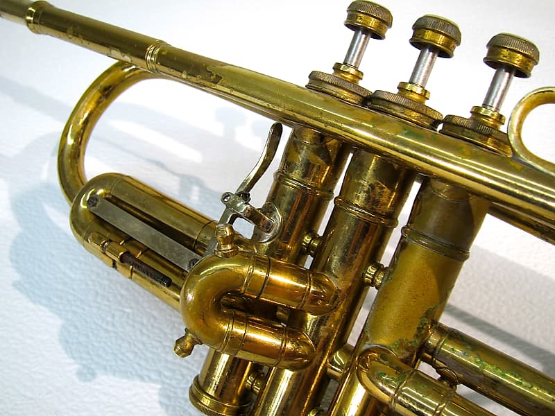 Vintage 1942 C.G. Conn Trumpet Gold Brass Deco Engraved B Flat Trumpet with  1st Valve Trigger & OHSC