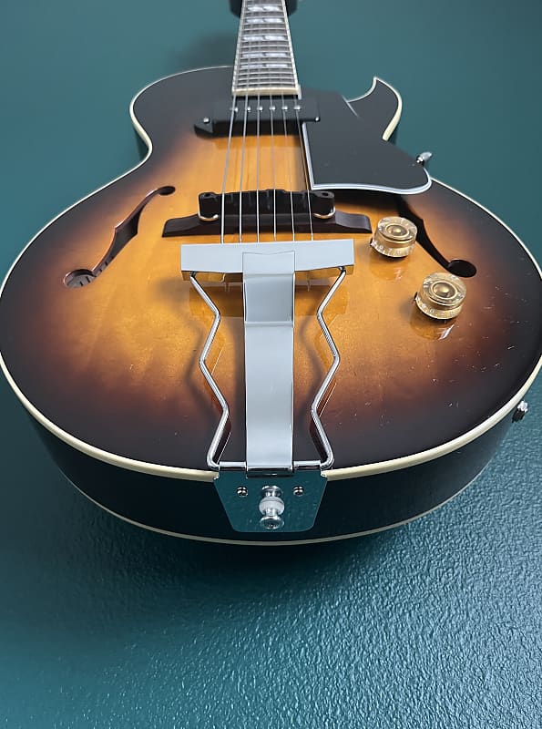 MIJ Archtop Tribute AT105 Jr. Classic (ES-140 style) w/ Hard MIJ Archtop Tribute AT105 Jr. Classic (ES-140 style) w/ Hard