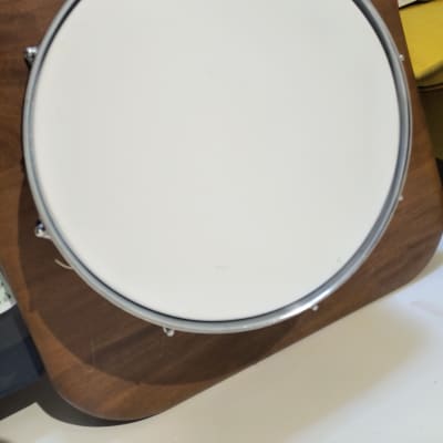 Vintage 1959 Ludwig Jazz Festival 5 x 14 Snare Drum in White Marine Pearl Transition Badge image 5