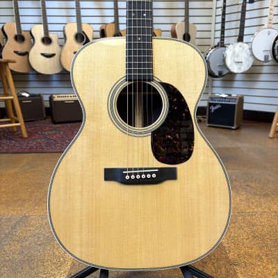 Martin 000-28 Standard Series Sitka Spruce/East Indian Rosewood Acoustic Guitar w/Hard Case image 1