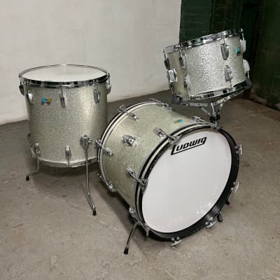 Ludwig 1970's "Super Beat" Silver Sparkle Drum Set 20/13/16 MADE IN USA 1970's - Silver Sparkle image 2