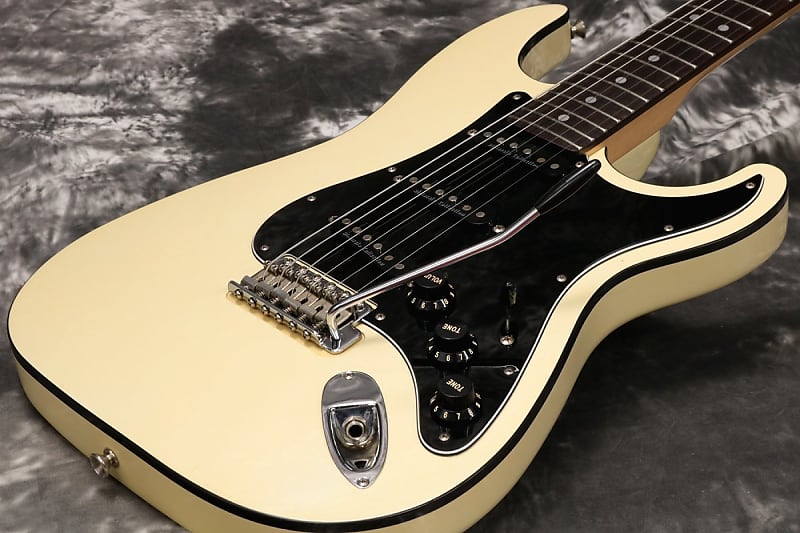 ギター Fender Aerodyne Stratocaster AST-M Aerodyne Medium Stratocaster: AST-M/SSH - FUZZFACED