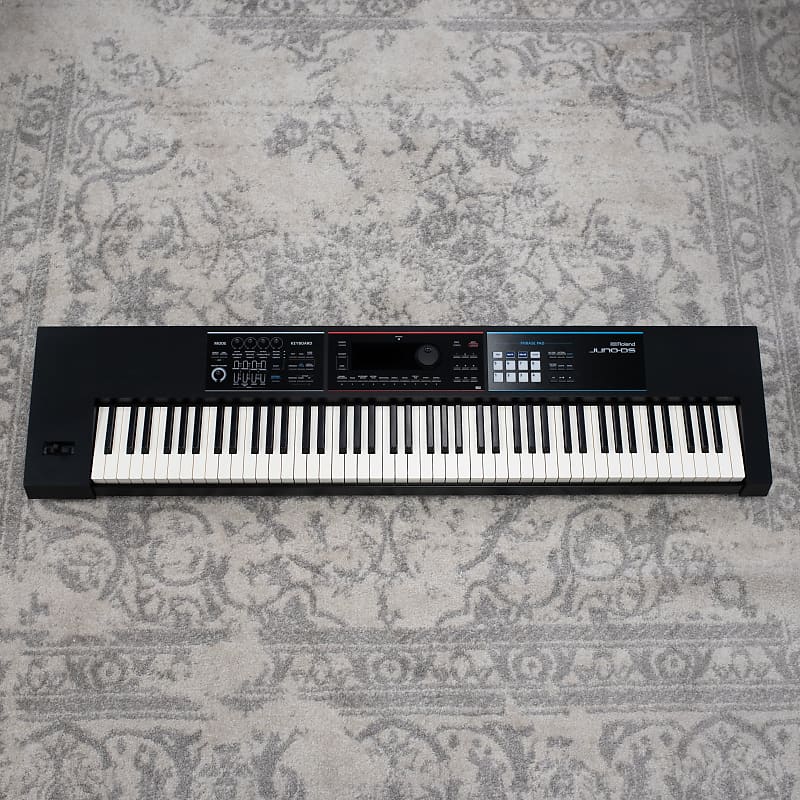未使用Roland JUNO-DS 88 Roland Juno-DS 88 Synthesizer