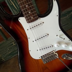 Austin AU 731 Electric Stratocaster Style Guitar with Tremolo in Tobacco Burst image 1