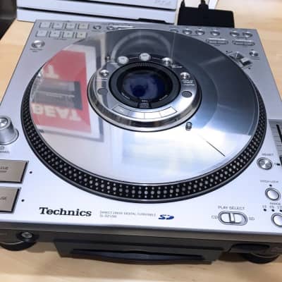 Technics SL-DZ1200 direct drive digital turntable / CD Technics SL-DZ1200 direct drive digital turntable / CD
