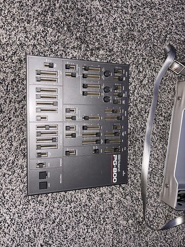 Roland PG-800 Synthesizer Programmer | Reverb