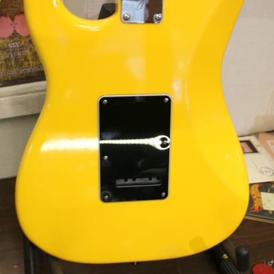 Fender USA Body/Mexico Neck Stratocaster 2018 - Yellow image 8