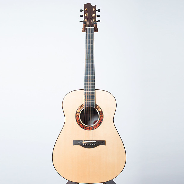 Second hand acoustic guitar for deals sale