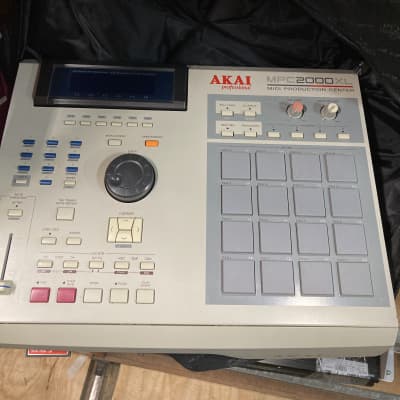 Akai MPC2000XL MIDI Production Center 2000 - 2005 - Grey image 2