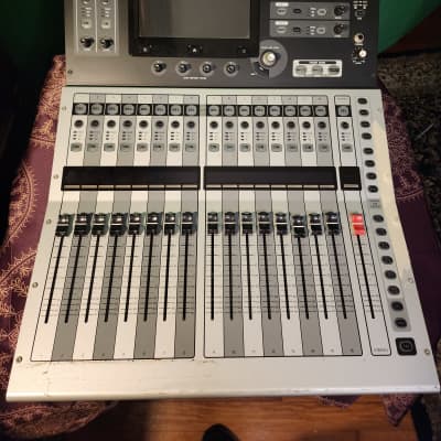 Yamaha TF1 40 Input Digital Mixing Console 2015 - Grey / Black - Excellent Condition