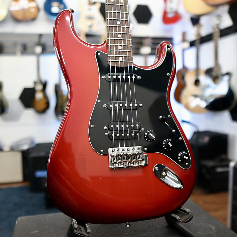 ほぼ新品フェンダーFender Stratocaster CherryBurst Fender MEX Player II Stratocaster (Transparent Cherry Burst