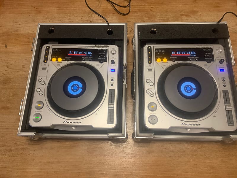 Set of 2 Pioneer CDJ-800MK2 (with flight cases) | Reverb