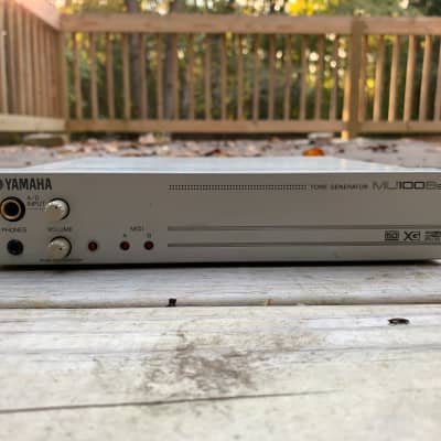 Yamaha MU100B Midi Sound Module White