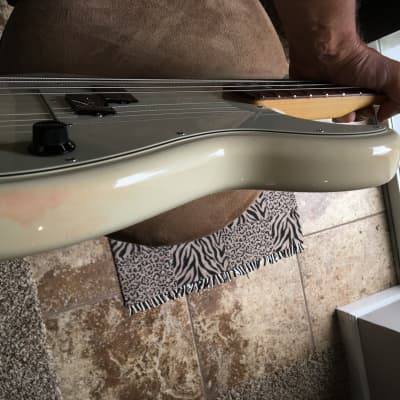 Fender Standard Precision Bass 2009 MIM White - Body damaged image 9