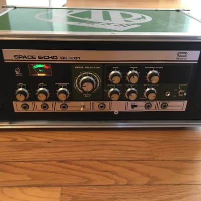 Roland RE-201 Space Echo Tape Delay / Reverb 1974 - 1988 - Black