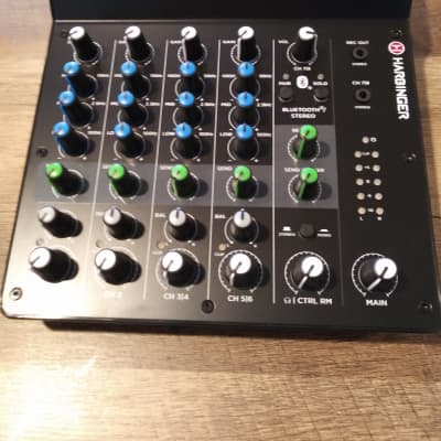 Harbinger L802 8-Channel Mixer with 2 XLR Mic Preamps Regular