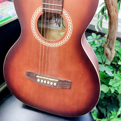 Art & Lutherie AMI Wild Cherry 3/4 Size 2000's | Reverb Canada