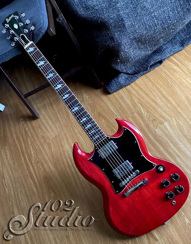 🎸GUITAR OF THE WEEK 🎸 Check out this devilish 1995 Gibson